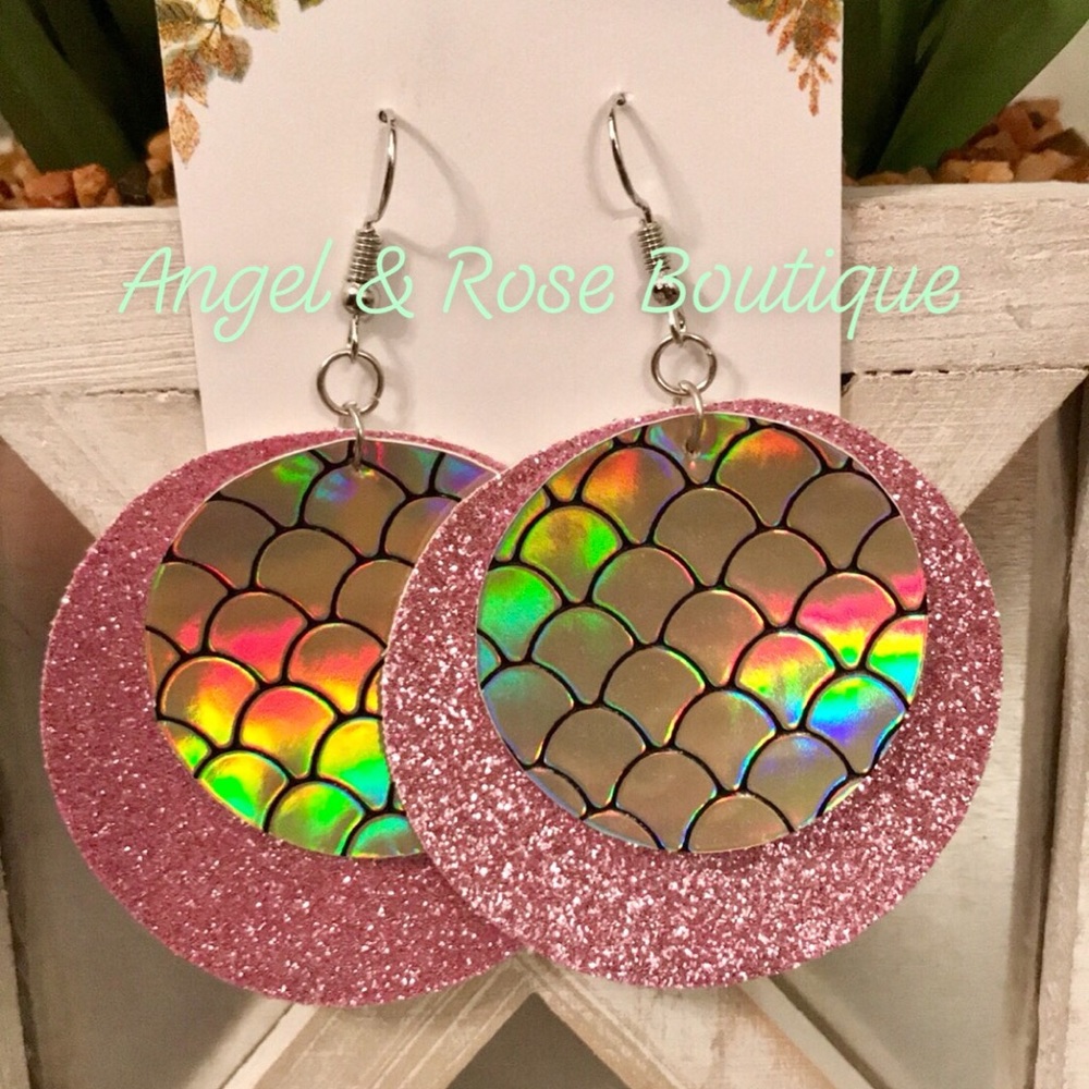 🧜🏻‍♀️Mermaid🧜🏻‍♀️ Pink Shimmery Earrings